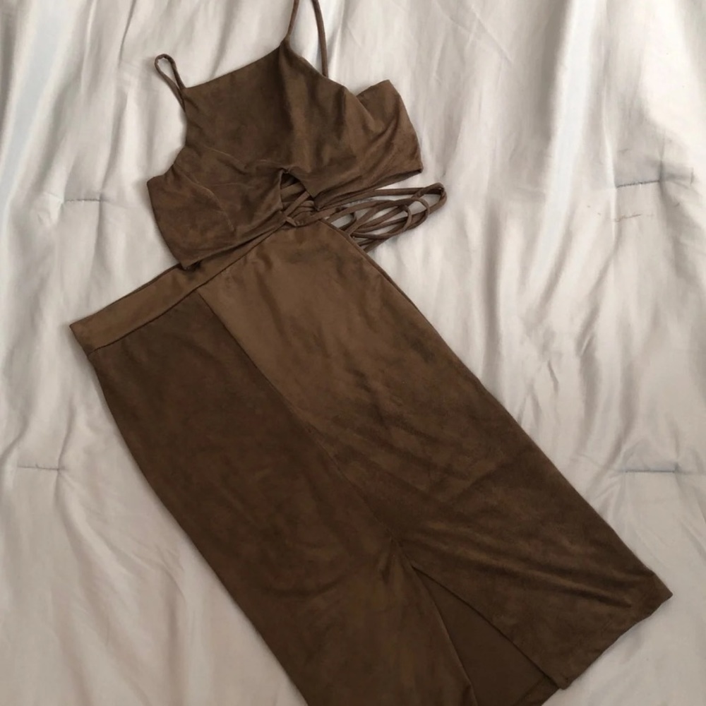Codigo Suede Skirt Set - Picture 2 of 4